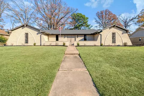 615 38th St SE, Paris, TX 75462