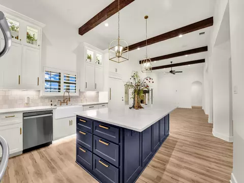 525 S Sugartree Dr, Lipan, TX 76462