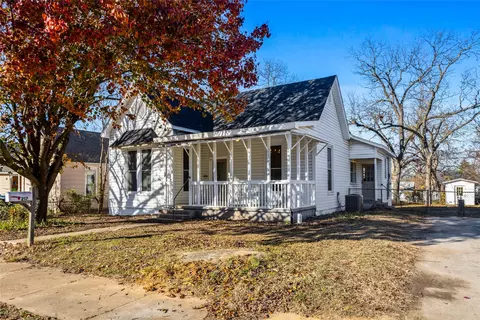 217 W Hull St, Denison, TX 75020
