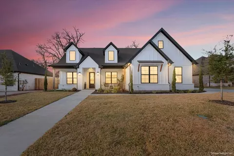 10229 Creekside Ln, Waco, TX 76712