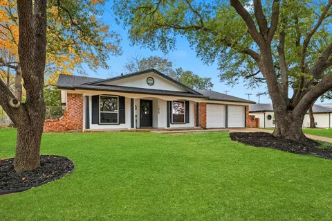 1429 Foothill Dr, Hurst, TX 76053