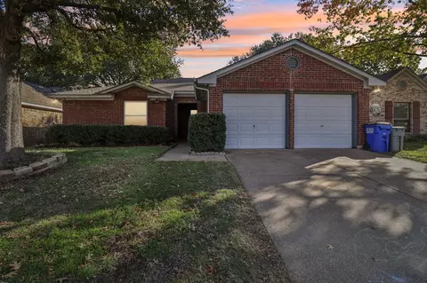 1103 Trenton Ln, Euless, TX 76040