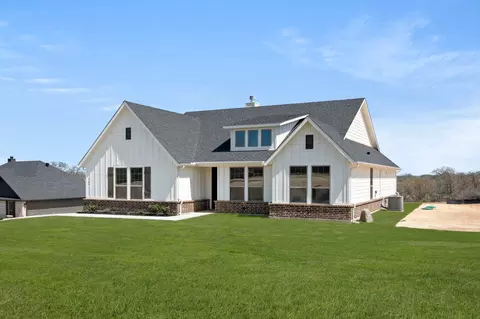 Exterior - 7016 Ranch View Pl, Springtown, TX 76082 photo 2 of 4