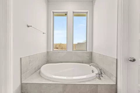Bath - 7016 Ranch View Pl, Springtown, TX 76082 photo 3 of 4