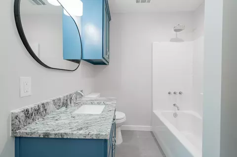 Bath - 304 Pine St, Seven Points, TX 75143 photo 2 of 2