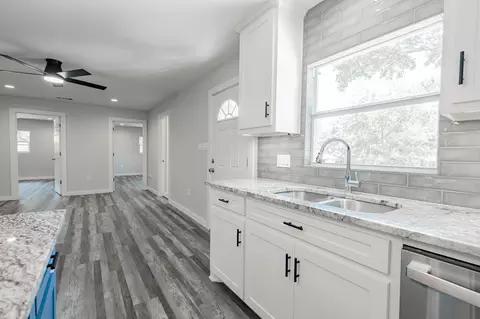 Entry Way - 304 Pine St, Seven Points, TX 75143 photo 1 of 1