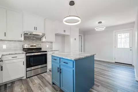 Kitchen - 304 Pine St, Seven Points, TX 75143 photo 6 of 7