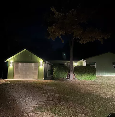 Exterior - 304 Pine St, Seven Points, TX 75143 photo 3 of 4