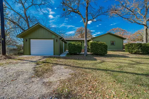 304 Pine St, Seven Points, TX 75143
