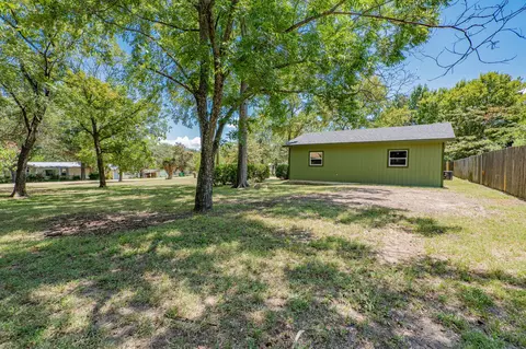 Exterior - 304 Pine St, Seven Points, TX 75143 photo 4 of 4