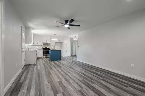 Living - 304 Pine St, Seven Points, TX 75143 photo 2 of 2