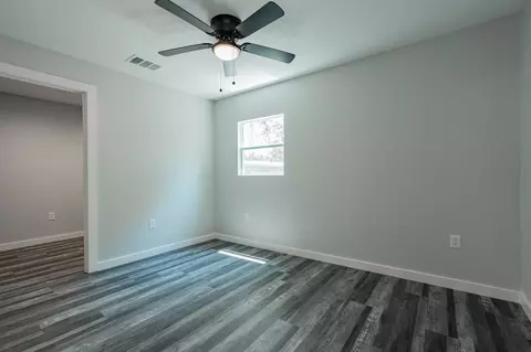 Bedroom - 304 Pine St, Seven Points, TX 75143 photo 5 of 7