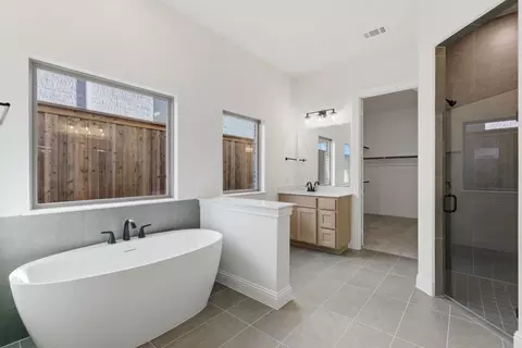 Bath - 610 Cork Dr, Celina, TX 75009 photo 2 of 4