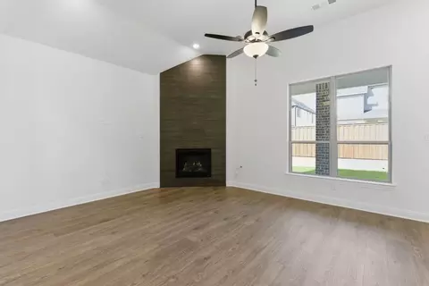 Living - 610 Cork Dr, Celina, TX 75009 photo 5 of 6