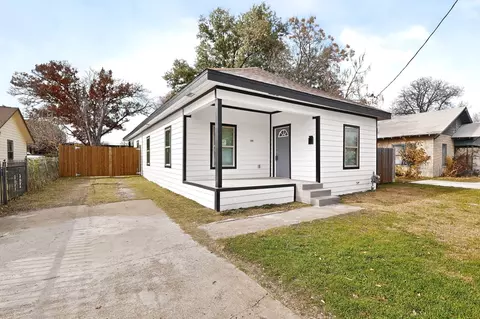 633 Ogden Ave, Cockrell Hill, TX 75211