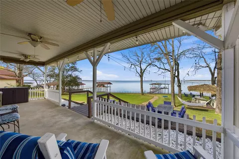 315 Admiral Dr, Gun Barrel City, TX 75156