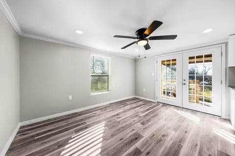 Living - 305 Gaskins St, Como, TX 75431 photo 3 of 4