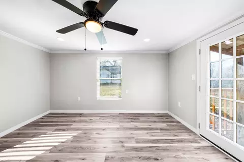 Living - 305 Gaskins St, Como, TX 75431 photo 2 of 4