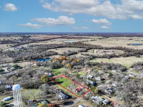 View/Area - 305 Gaskins St, Como, TX 75431 photo 3 of 4