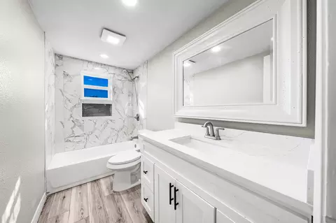 Bath - 305 Gaskins St, Como, TX 75431 photo 1 of 3