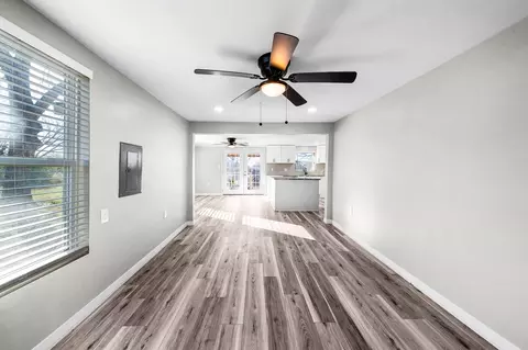 Living - 305 Gaskins St, Como, TX 75431 photo 1 of 4