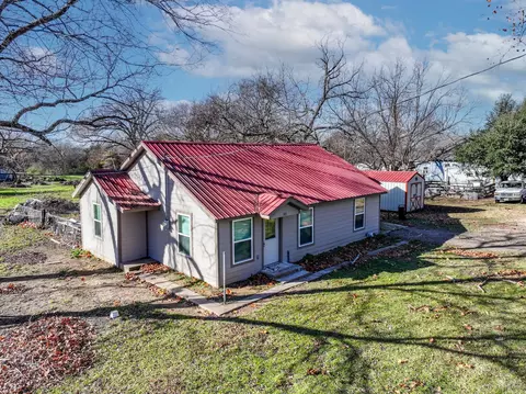 Exterior - 305 Gaskins St, Como, TX 75431 photo 3 of 3
