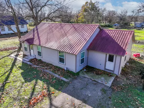 Other - 305 Gaskins St, Como, TX 75431 photo 2 of 8