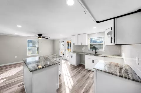 Kitchen - 305 Gaskins St, Como, TX 75431 photo 2 of 2