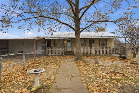806 Hamilton Dr, Gholson, TX 76705