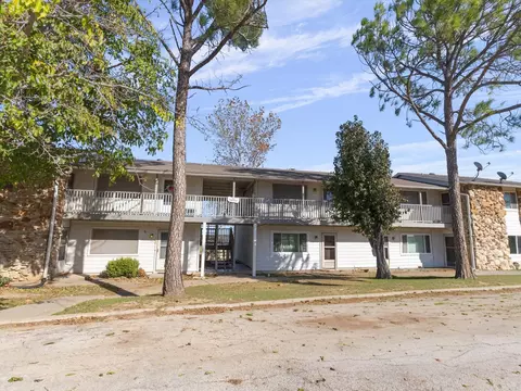 102 Harbor Dr #204, Runaway Bay, TX 76426
