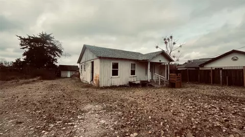 1445 Elk Creek Rd, Dallas, TX 75253