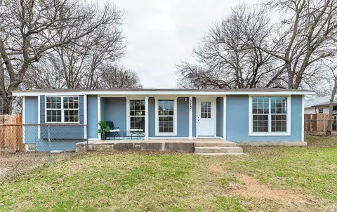 525 Pettit Dr, Newark, TX 76071