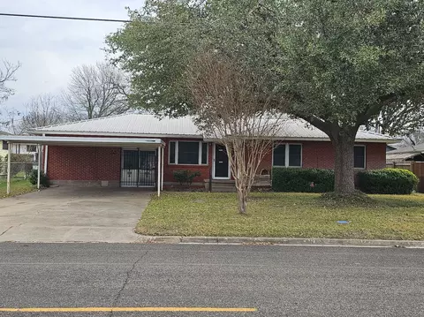 817 N Lacy Dr, Lacy Lakeview, TX 76705