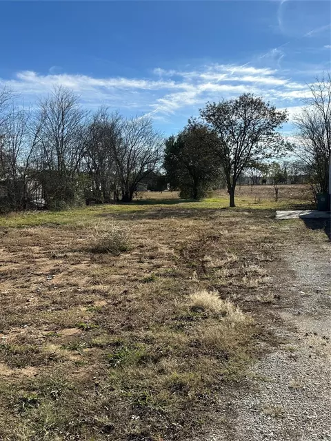 606 Water St, Whitesboro, TX 76273