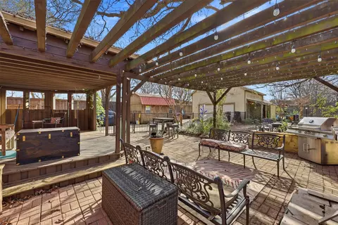 Exterior - 122 E 7th St, Lancaster, TX 75146 photo 6 of 9