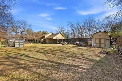 Exterior - 122 E 7th St, Lancaster, TX 75146 photo 8 of 9