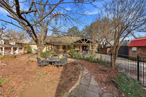 Exterior - 122 E 7th St, Lancaster, TX 75146 photo 7 of 9
