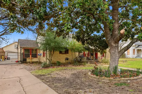 Exterior - 122 E 7th St, Lancaster, TX 75146 photo 2 of 9