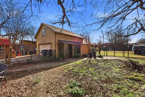 Exterior - 122 E 7th St, Lancaster, TX 75146 photo 9 of 9