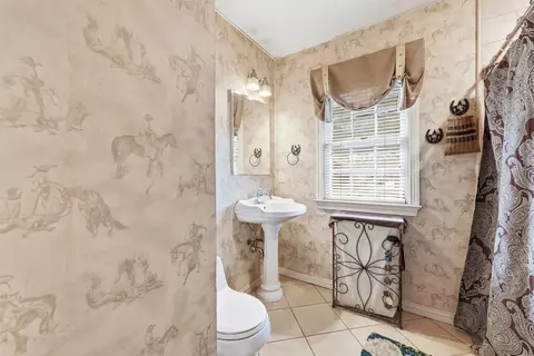 Bath - 122 E 7th St, Lancaster, TX 75146 photo 1 of 5