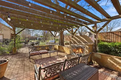 Exterior - 122 E 7th St, Lancaster, TX 75146 photo 5 of 9