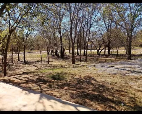 137 Buffalo Gap Dr, Bridgeport, TX 76426