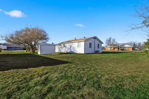 Exterior - 300 E 6th St, Krum, TX 76249 photo 3 of 5