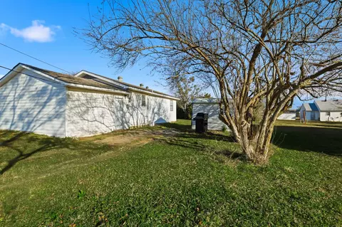 Exterior - 300 E 6th St, Krum, TX 76249 photo 4 of 5