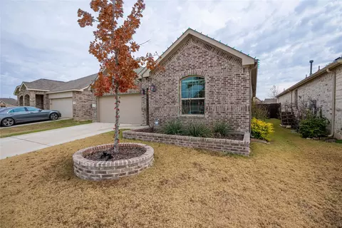 677 Ridgeback Trl, Haslet, TX 76052 photo 2