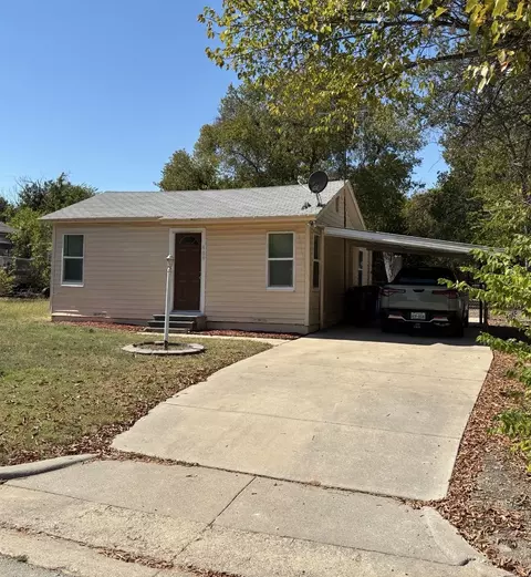 909 Renfro Dr, White Settlement, TX 76108