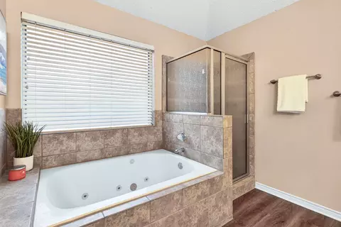 Bath - 503 Aurora Dr, Euless, TX 76039 photo 2 of 5