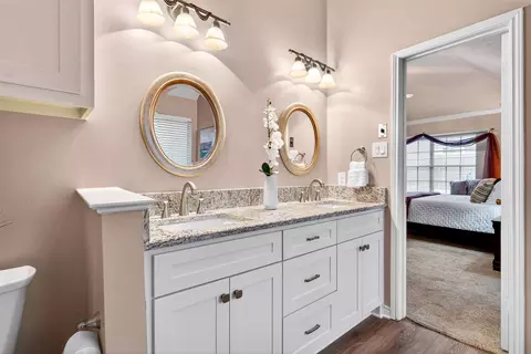 Bath - 503 Aurora Dr, Euless, TX 76039 photo 1 of 5