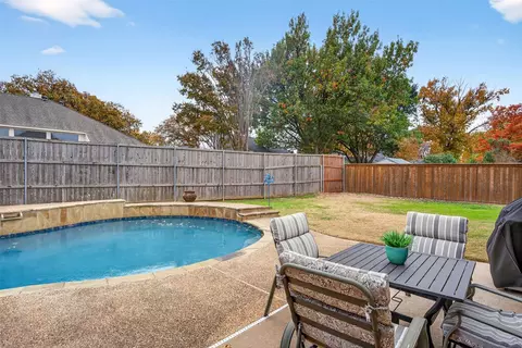 Exterior - 503 Aurora Dr, Euless, TX 76039 photo 4 of 6