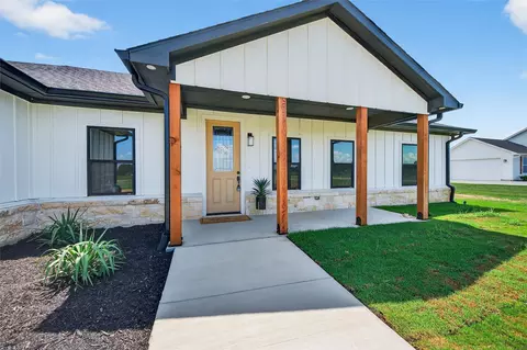 192 Brooks Ln, Sadler, TX 76264